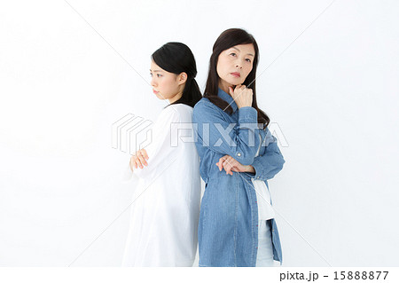 親子・悩み・怒る 15888877