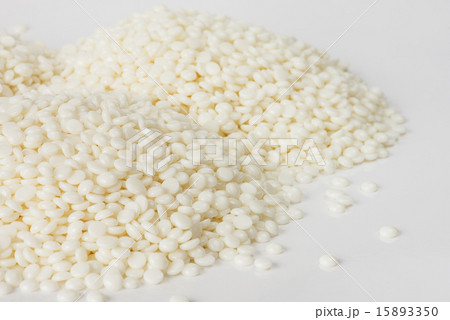 White polymer granules 15893350
