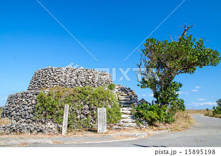 沖縄県　波照間島　コート盛 15895198