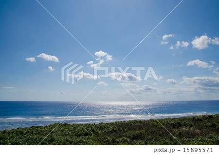 沖縄県　波照間島　底名溜池展望台からの景色 15895571
