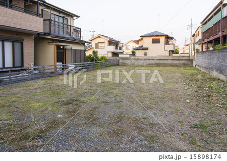 住宅街の空き家を取り壊した跡地 15898174
