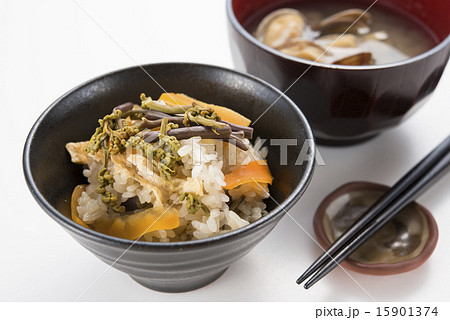 わらびの山菜おこわとアサリの味噌汁 わらびの山菜おこわとアサリの味噌汁 15901374