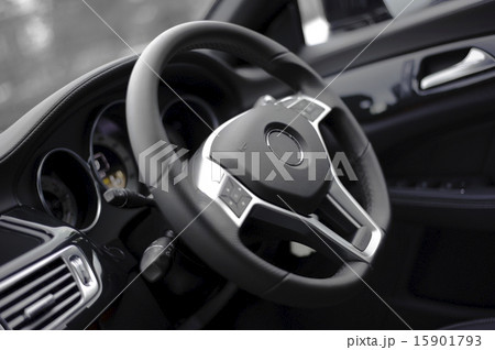 Steering wheel 15901793