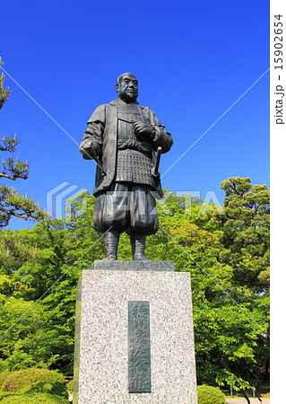 5月愛知 岡崎公園内にある徳川家康像 15902654