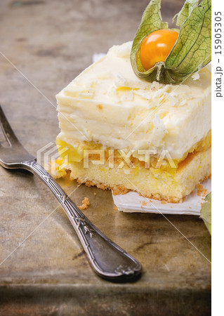 Cake with tropical fruits 15905305