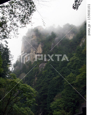 昇仙峡・霧の覚円峰（かくえんぼう） 15908101