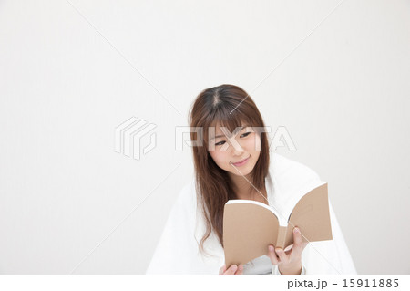 部屋着で読書 15911885
