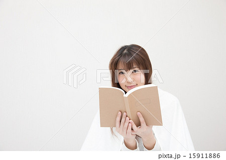 部屋着で読書 15911886