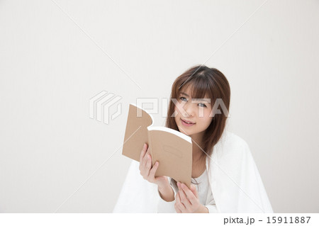 部屋着で読書 15911887