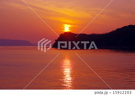 半島に沈む夕陽 15912203
