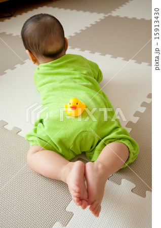 寝返り赤ちゃん 15913430