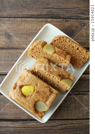 カットした栗の黒糖蒸しパン 15914021