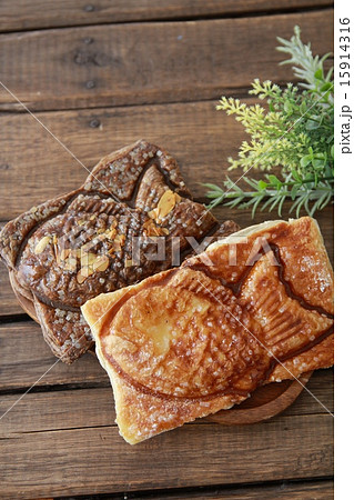 プレーンとチョコレートのクロワッサンたい焼き プレーンとチョコレートのクロワッサンたい焼き 15914316