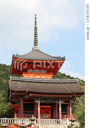 西門と三重塔 (清水寺) 15914554