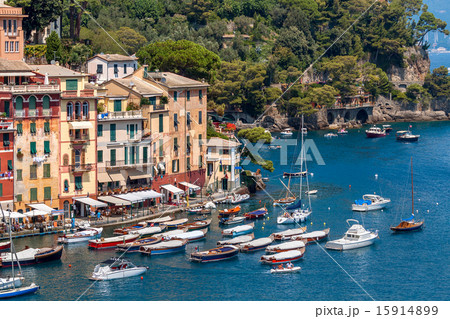 Colorful houses and boats in Portofino. Colorful houses and boats in Portofino. 15914899