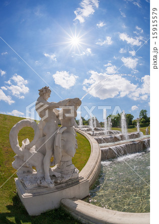 Belvedere Palace with fountains in Vienna, Austria Belvedere Palace with fountains in Vienna, Austria 15915579