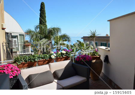 ウンベルト通りの陶器屋さんのかわいいテラス ウンベルト通りの陶器屋さんのかわいいテラス 15915605