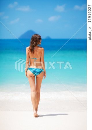 girl in bikini 15916027