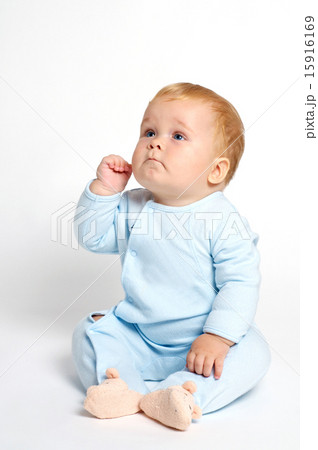 Baby thinking 15916169