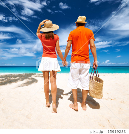 Couple on a beach at Seychelles 15919288