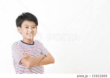 腕組みをする男の子 腕組みをする男の子 15922669