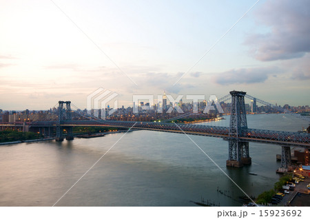 Williamsburg Bridge in New York 15923692
