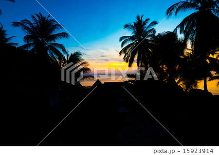 Colorful sunset over the sea 15923914