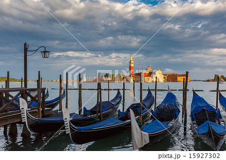 Gondolas in Venice lagoon after the storm, Italia Gondolas in Venice lagoon after the storm, Italia 15927302