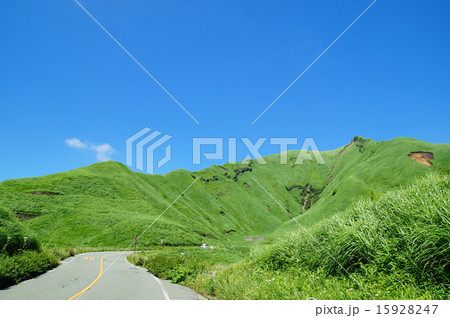 阿蘇山と草千里 阿蘇山と草千里 15928247
