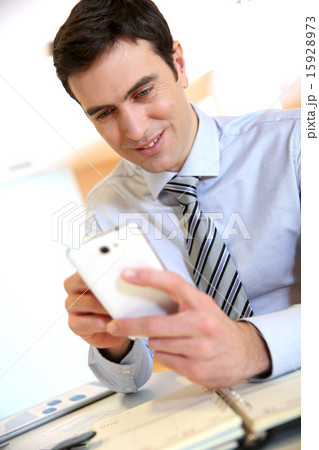 15928973
