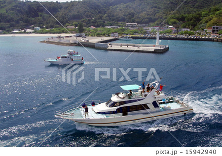 父島、出港（船から見た見送り風景） 15942940