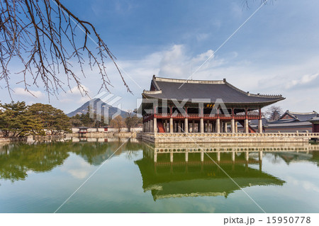 Gyeongbokgung Palace in Seoul , South Korea Gyeongbokgung Palace in Seoul , South Korea 15950778