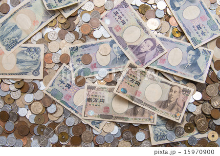 日本円の紙幣と貨幣の集合写真 日本円の紙幣と貨幣の集合写真 15970900