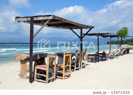 Beach cafe on the island of Gili Trawangan  15972420
