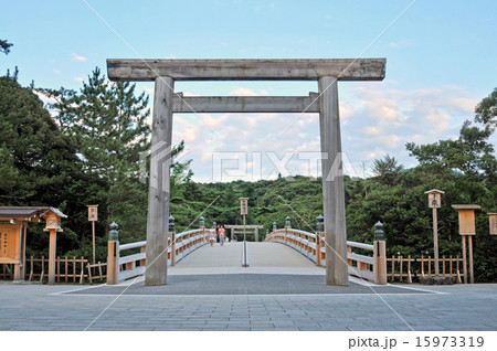 伊勢内宮宇治橋と鳥居 伊勢内宮宇治橋と鳥居 15973319