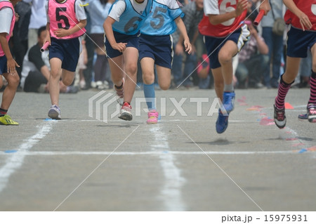 小学校の運動会　選抜リレー 15975931