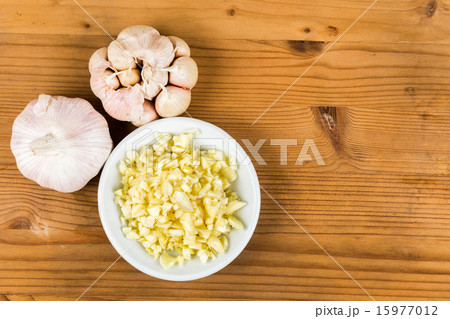 Chopped garlic with garlic bulb and cloves Chopped garlic with garlic bulb and cloves 15977012