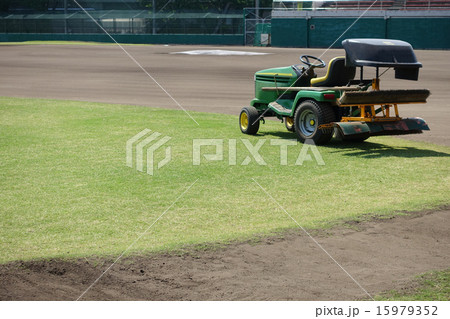 野球場のグラウンド整備 野球場のグラウンド整備 15979352