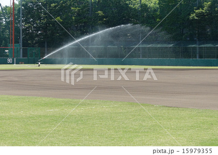 野球場のスプリンクラー 15979355