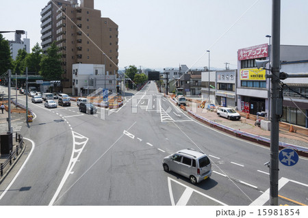 八王子甲州街道の街並み 15981854