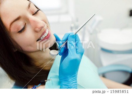 Inspection teeth the girl Inspection teeth the girl 15985851