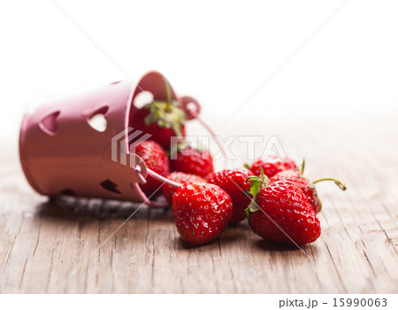 bucket natural strawberry bucket natural strawberry 15990063