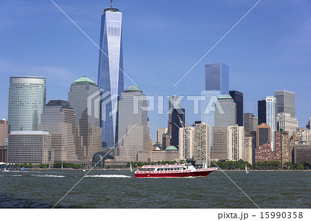 ジャージーシティよりマンハッタン近代ビル群 15990358