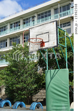 小学校のバスケットゴールの写真素材 [15992508] - PIXTA