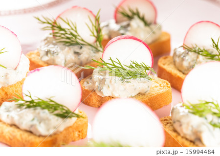 canapes  with radish 15994484