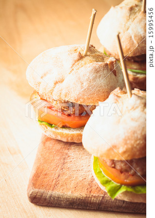mini burgers 15995456
