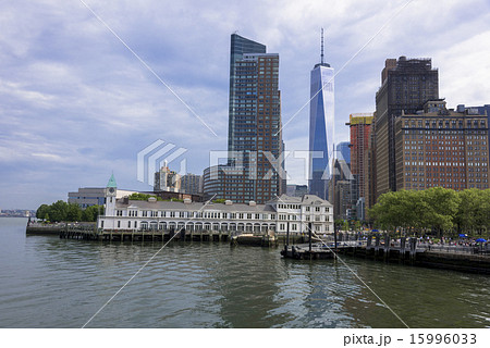 バッテリーパーク周辺の近代ビル 15996033