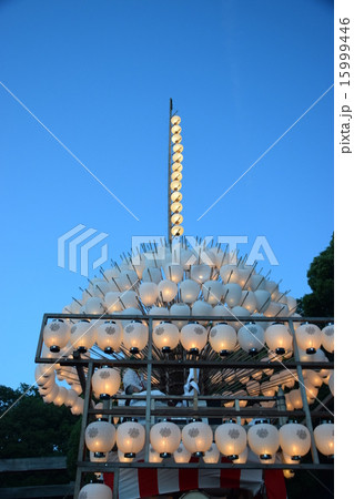 夕暮れ時の熱田神宮 熱田まつり 尚武祭 献灯まきわら 夕暮れ時の熱田神宮 熱田まつり 尚武祭 献灯まきわら 15999446