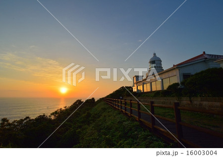 島根県　松江市　美保関灯台から眺める朝日 16003004