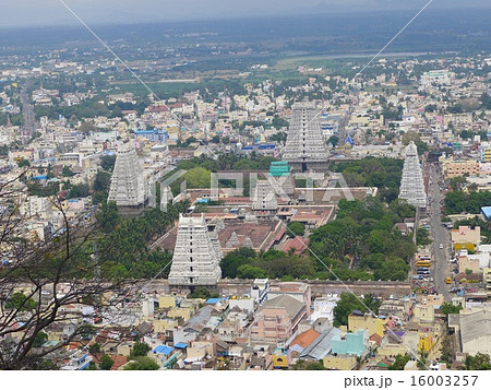 アルナーチャレーシュワラ寺院の全景 アルナーチャラから撮影 アルナーチャレーシュワラ寺院の全景 アルナーチャラから撮影 16003257